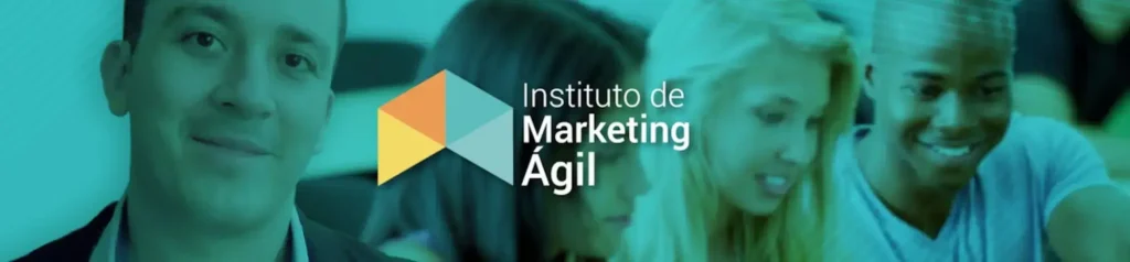 Instituto de Marketing Ágil - Formación en Marketing Digital Banner promocional del Instituto de Marketing Ágil con un hombre en primer plano y tres jóvenes sonrientes estudiando en el fondo, acompañado del logo y el nombre de la institución.