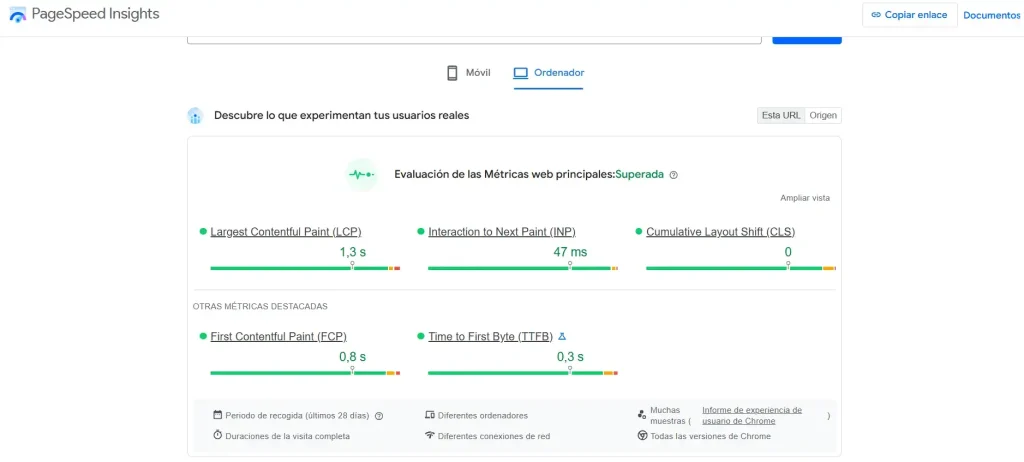 Análisis de PageSpeed Insights para Optimización Web Captura de pantalla de PageSpeed Insights mostrando métricas de rendimiento web en versión de escritorio. Se indican valores óptimos en Largest Contentful Paint (LCP), Interaction to Next Paint (INP) y Cumulative Layout Shift (CLS), con la evaluación general marcada como "superada".
